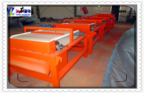 中磁磁選機(jī),中磁磁選機(jī)性礦粒受到齒極的強(qiáng)磁場(chǎng)作用是什么?_型號(hào)參數(shù)_中磁磁選機(jī)性礦粒受到齒極的強(qiáng)磁場(chǎng)作用是什么?!磁場(chǎng)一般為多少_磁塊如何排列 中磁磁選機(jī),中磁磁選機(jī)性礦粒受到齒極的強(qiáng)磁場(chǎng)作用是什么?_型號(hào)參數(shù)_中磁磁選機(jī)性礦粒受到齒極的強(qiáng)磁場(chǎng)作用是什么?!磁場(chǎng)一般為多少_磁塊如何排列